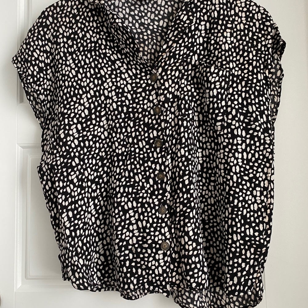 Classic Button-Up Blouse - Picture 2 of 6
